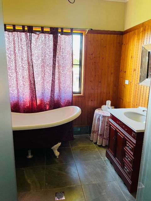 GOLDEN LACE B&B - Tourism Caloundra 3