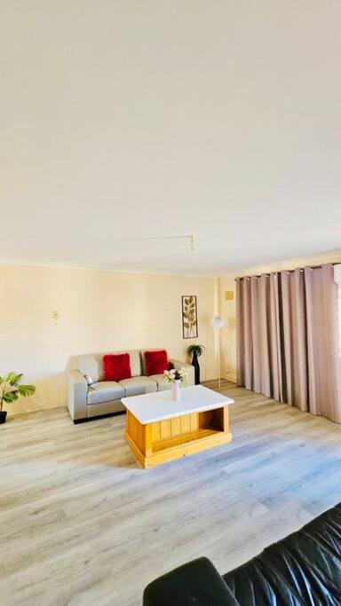 Golden Patch Retreat, Kalgoorlie - Tourism Caloundra 2