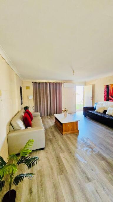 Golden Patch Retreat, Kalgoorlie - Tourism Caloundra 1