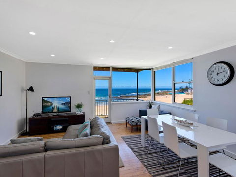 Golden Sands 1 - Absolute Beachfront - Tourism Caloundra 1