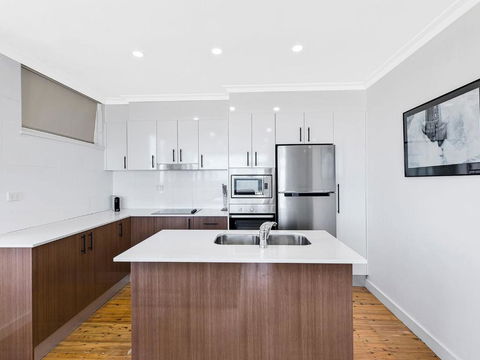 Golden Sands 1 - Absolute Beachfront - Tourism Caloundra 3
