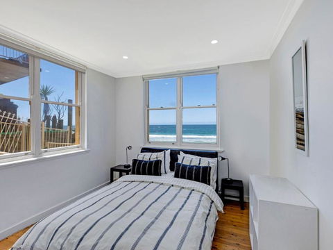 Golden Sands 1 - Absolute Beachfront - Tourism Caloundra 4