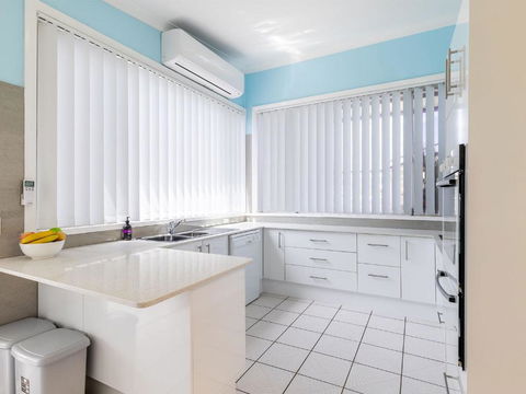 Golden Sands 2 Short Street, Air Con, Wifi, Beach View - Tourism Caloundra 2