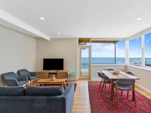 Golden-Sands- 3-66-Ocean-Pde - Tourism Caloundra 1
