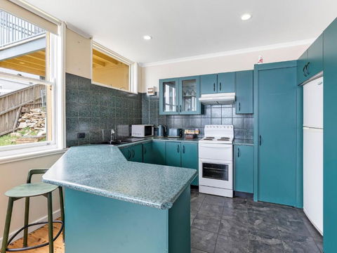 Golden-Sands- 3-66-Ocean-Pde - Tourism Caloundra 4