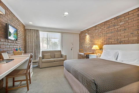 Golden Square Motor Inn - Tourism Caloundra 1