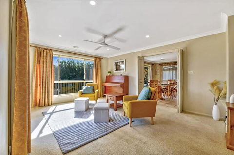 Goldfinch Way Stunning & Spacious Home Sleeps 11 - Tourism Caloundra 1