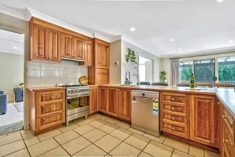 Goldfinch Way Stunning & Spacious Home Sleeps 11 - Tourism Caloundra 2