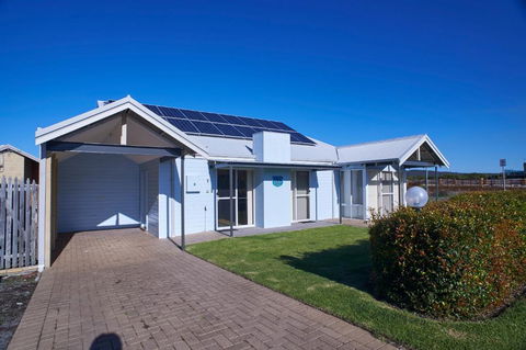 Golf And Beach Retreat - Tourism Caloundra 0