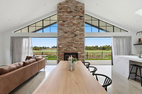 Golf Fronted Getaway Silverwoods - Tourism Caloundra 0