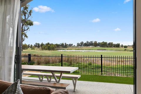 Golf Fronted Getaway Silverwoods - Tourism Caloundra 2