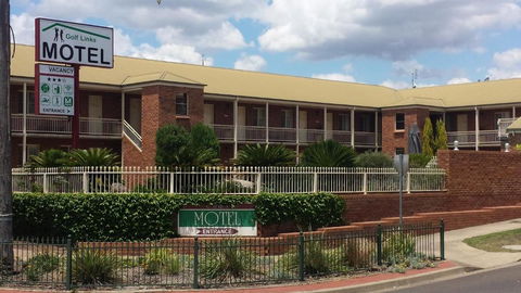 Golf Links Motel - Tourism Caloundra 0