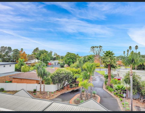 Golf Views Apartment - Tourism Caloundra 1