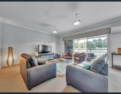 Golf Views Apartment - Tourism Caloundra 3