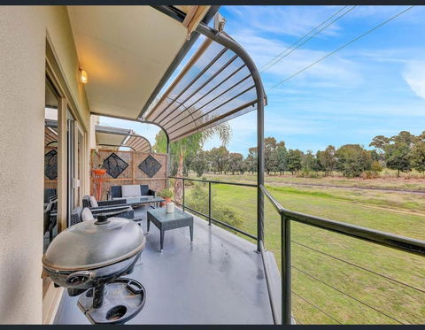 Golf Views Apartment - Tourism Caloundra 4