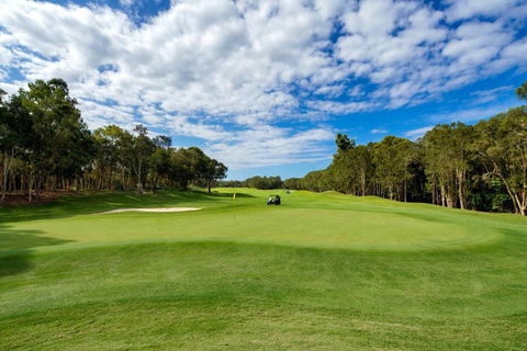 Golf Getaway Close To The Beach In Twin Waters - Tourism Caloundra 2