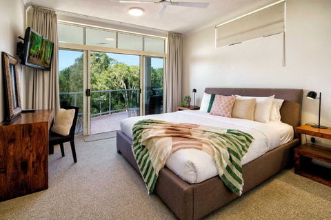 Golf Getaway Close To The Beach In Twin Waters - Tourism Caloundra 3