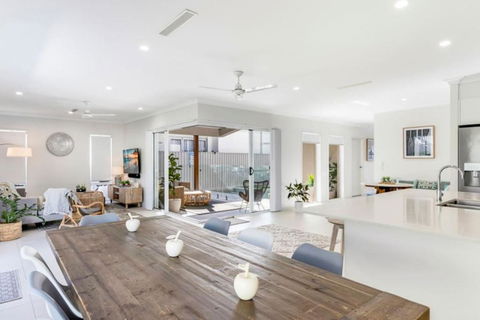 Gone Coastal Family Getaway With Pool In Casuarina - Tourism Caloundra 0