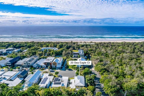 Gone Coastal Family Getaway With Pool In Casuarina - Tourism Caloundra 2