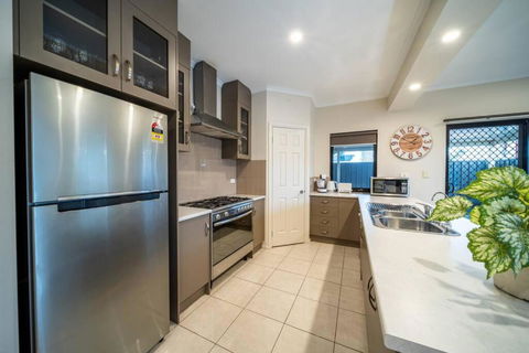 Gone Coastal Grange - Tourism Caloundra 4