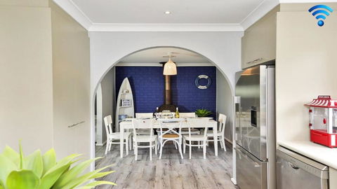 Gone Fishing - Tourism Caloundra 0