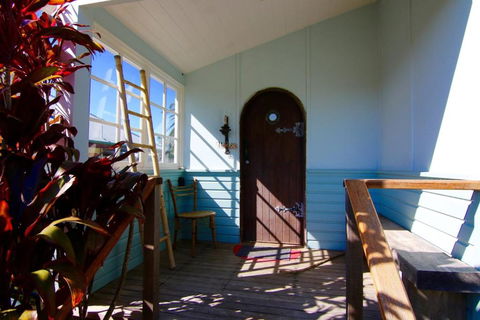 Good Vibes, 18 East Street - Tourism Caloundra 2