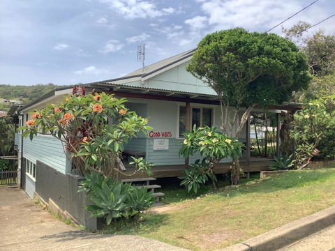 Good Vibes, 18 East Street - Tourism Caloundra 1
