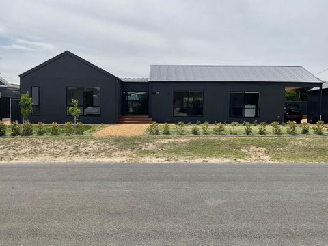 Goolwa Beach Pavilion - Tourism Caloundra 1
