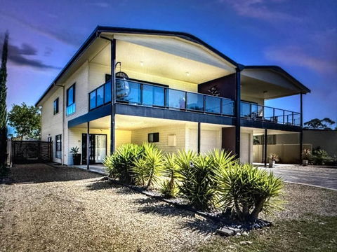 Goolwa Serenity - Modern, Peaceful, Linen & Wifi Included - Tourism Caloundra 0