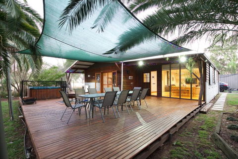 Goolwa River Retreat - Tourism Caloundra 0