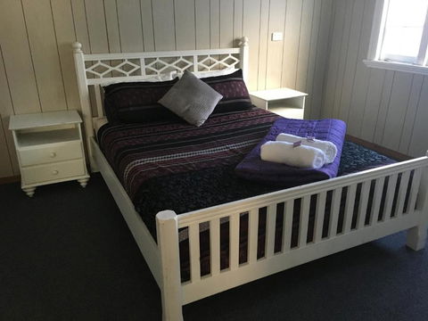Goondihill Hotel - Tourism Caloundra 4