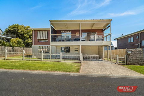 Goondiwindi Cowes - Tourism Caloundra 0