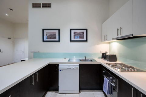 Gordons Place Entire Apartment CBD Location - Tourism Caloundra 3