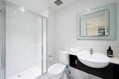 Gordons Place Entire Apartment CBD Location - Tourism Caloundra 4