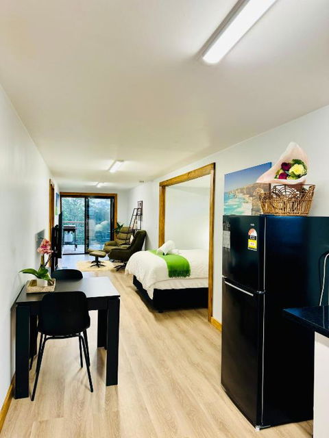 GORGE Chocolates Tiny House - Tourism Caloundra 3