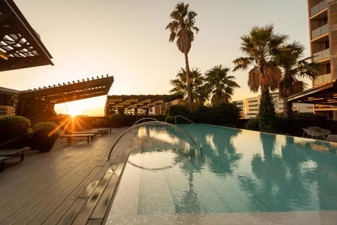 Gorgeous 1-Bed Apartment With A Rooftop Pool - Tourism Caloundra 1