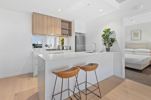 Gorgeous 2-Bed With Pool Gym Close To Everything - Tourism Caloundra 1