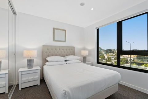 Gorgeous 2-Bed With Pool Gym Close To Everything - Tourism Caloundra 2