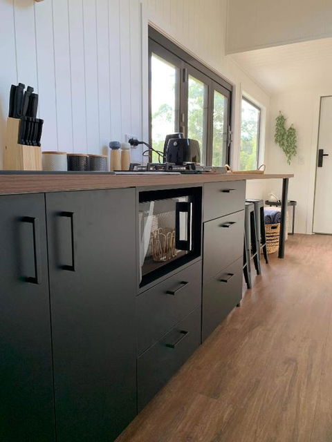 Gorgeous 2 Bedroom Tiny House Noosa Hinterland - Tourism Caloundra 4