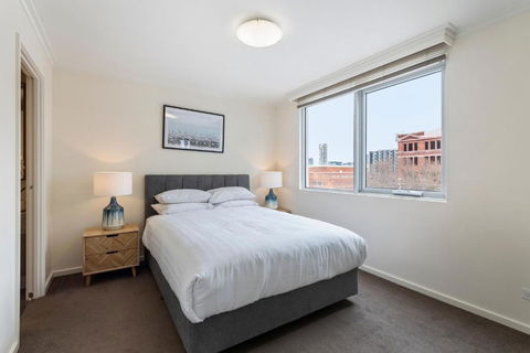 Gorgeous 3-Bed Apartment Near Flagstaff Gardens - Tourism Caloundra 1