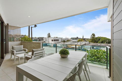 Gorgeous 3-Bed Apartment With City Views - Tourism Caloundra 2