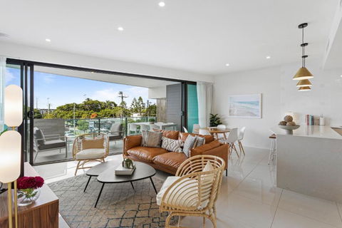 Gorgeous 3-Bed Apartment With City Views - Tourism Caloundra 1