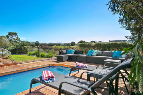 Gorgeous 4 Bedroom House With Swimming Pool - Pet Friendly - Tourism Caloundra 2