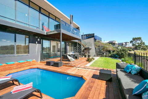 Gorgeous 4 Bedroom House With Swimming Pool - Pet Friendly - Tourism Caloundra 0