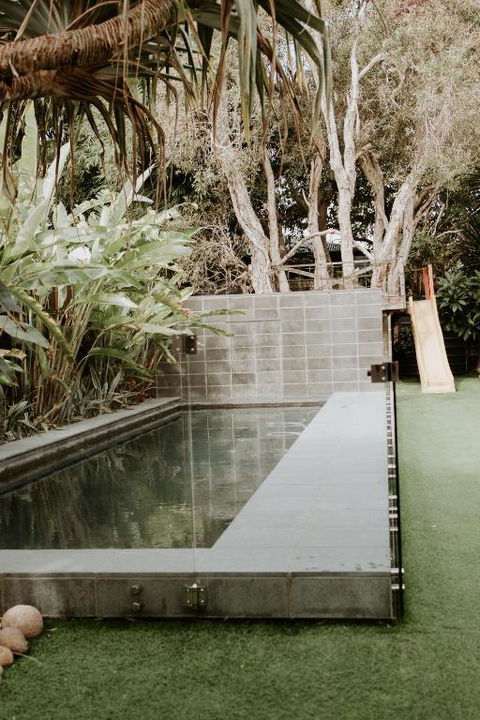 Gorgeous 5 Bedroom Beach House. Dog/Kid Friendly. - Tourism Caloundra 0