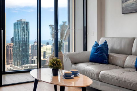 Gorgeous City Views 59th Floor 2BR With Pool & Gym - Tourism Caloundra 4