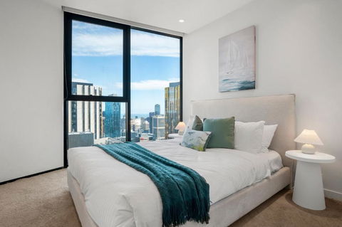 Gorgeous City Views 59th Floor 2BR With Pool & Gym - Tourism Caloundra 0