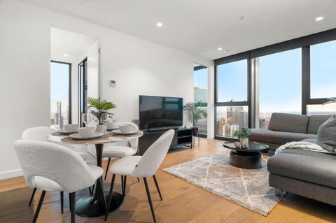 Gorgeous City Views 70th Floor 3BR Apartment With Pool And Gym - Tourism Caloundra 0