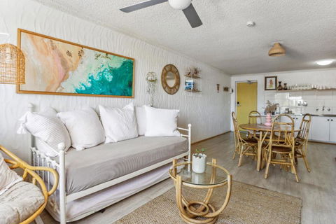 Gorgeous Gordon Street Getaway - Tourism Caloundra 0