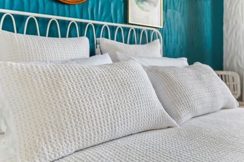 Gorgeous Gordon Street Getaway - Tourism Caloundra 1